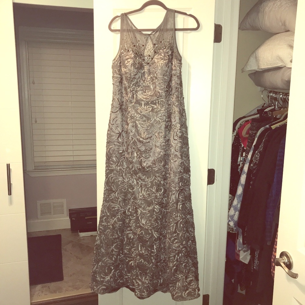 Gorgeous formal occasion dress (size 14)
